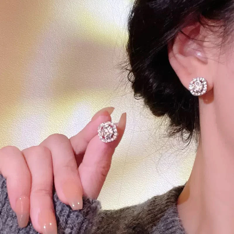 All that Glitters! Stud Earrings - Image 2