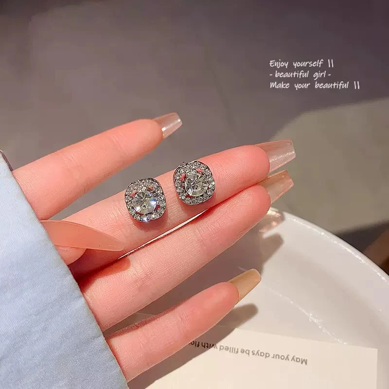 All that Glitters! Stud Earrings - Image 4