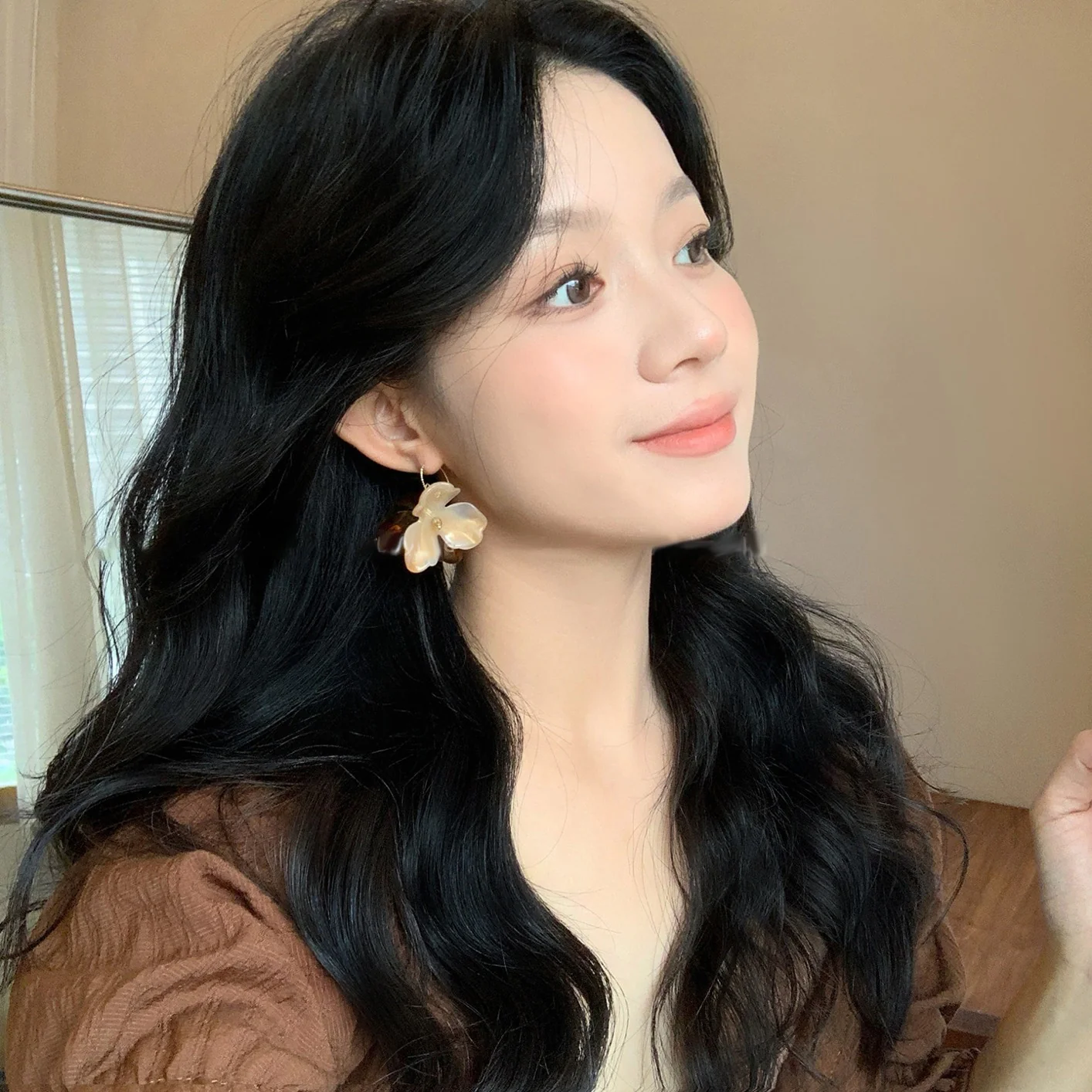 Amber n Ivory Flower Earrings - Image 4