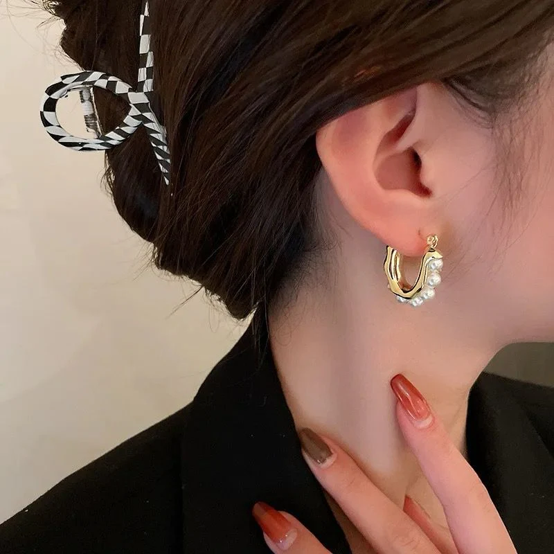 Amelia Pearl Hoop Earrings - Image 4