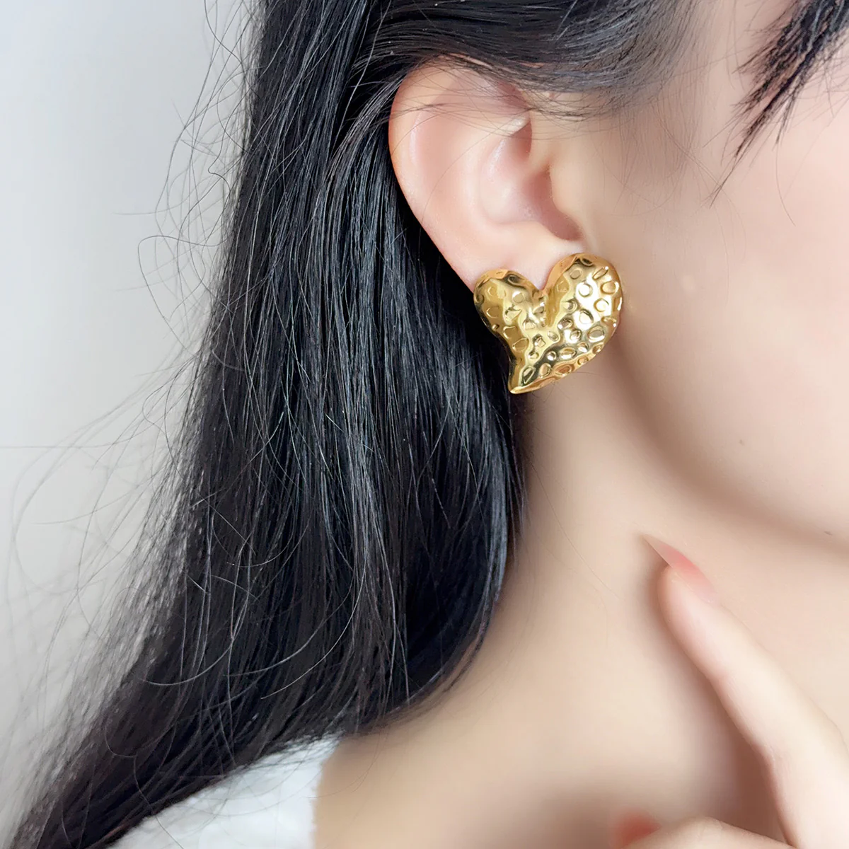 Amour Lustrous Heart Earrings - Image 2