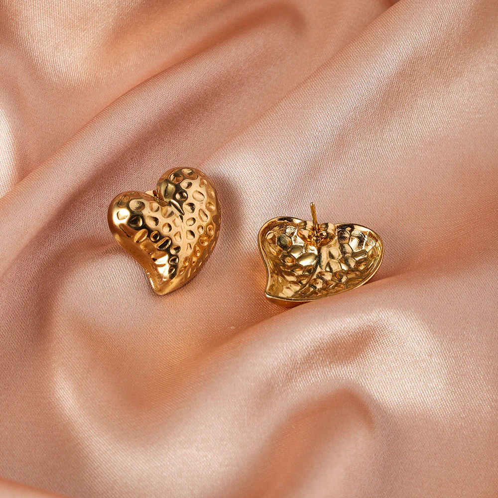 Amour Lustrous Heart Earrings - Image 4