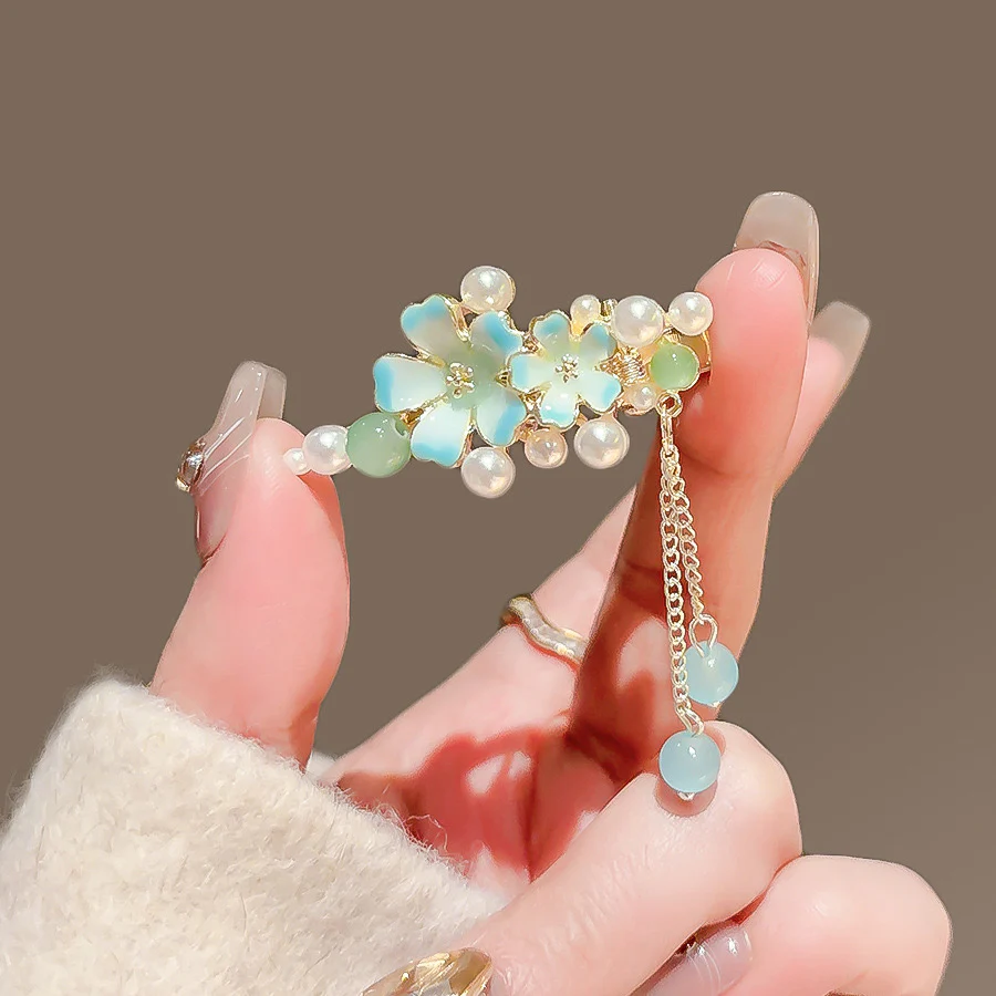 Angel Bloom Pearly Hair Clip - Image 2