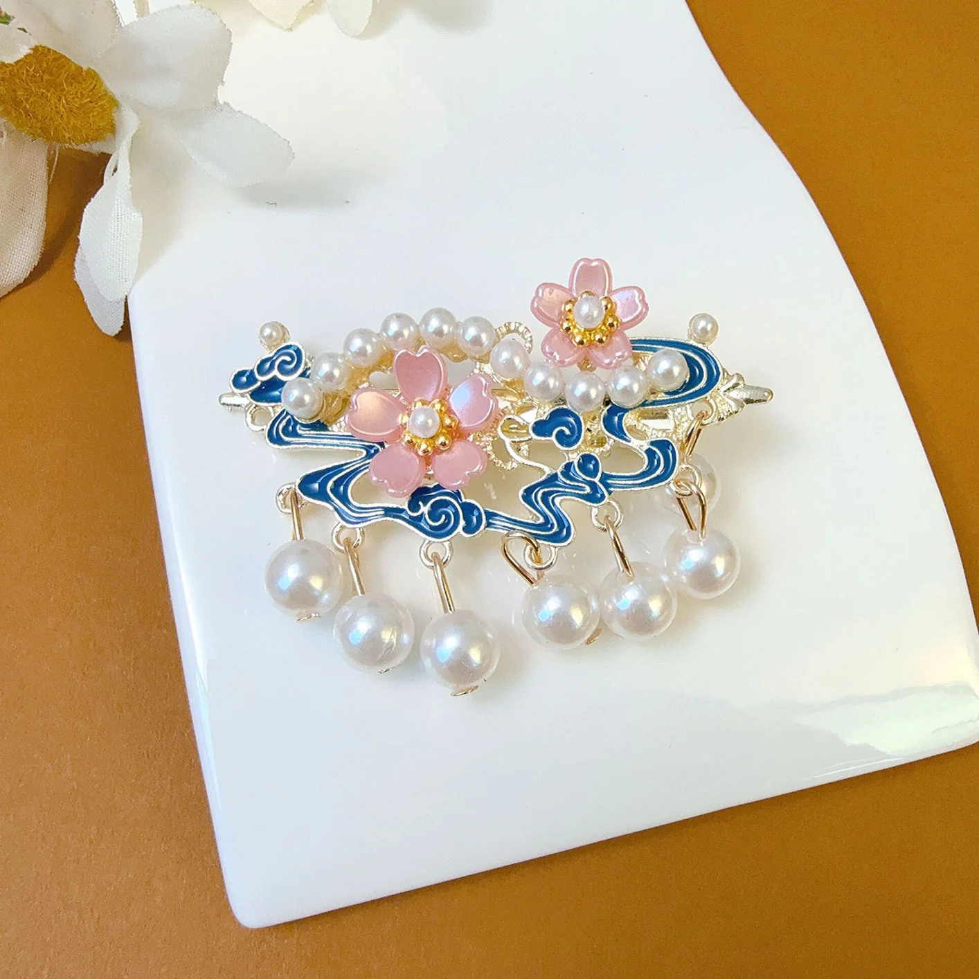 Angels of Sky Pearl Hair Clip - Image 2