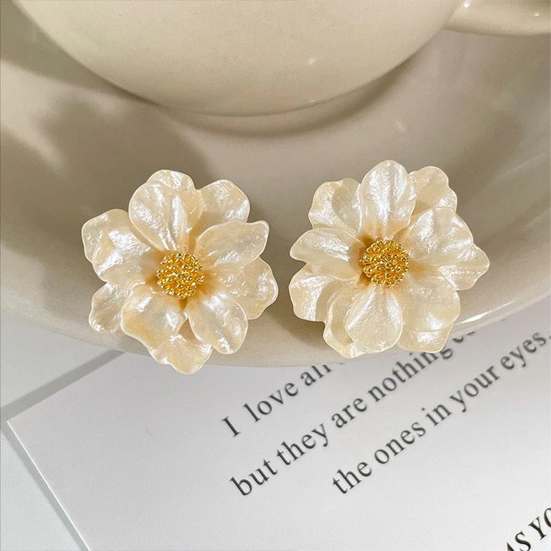 As Pretty as Daisy Earrings - Image 2