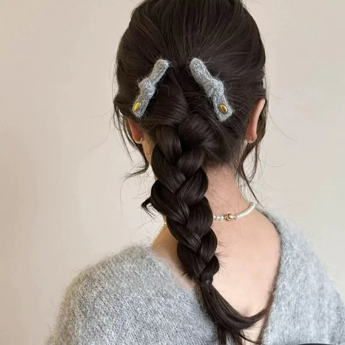 Ashy Angel Bow Hair Clip - Image 4