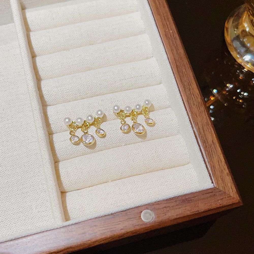 Aurora Pearly Chandelier earrings - Image 4