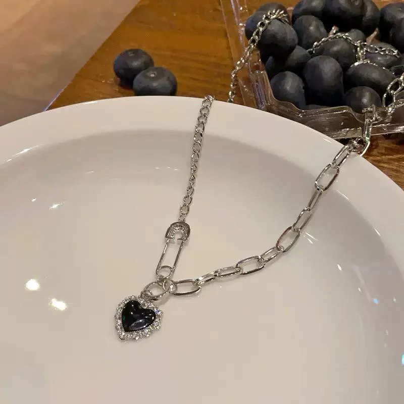 Baddie in Love Necklace - Image 3