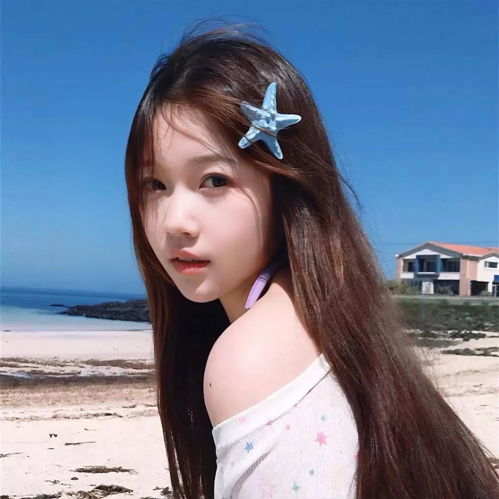 Beach-cation Essential Hair Clip - Image 5