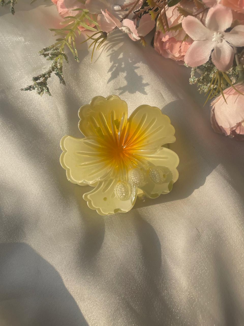 Beach-cation Hawaiian Hibiscus Hair Clip - Image 9