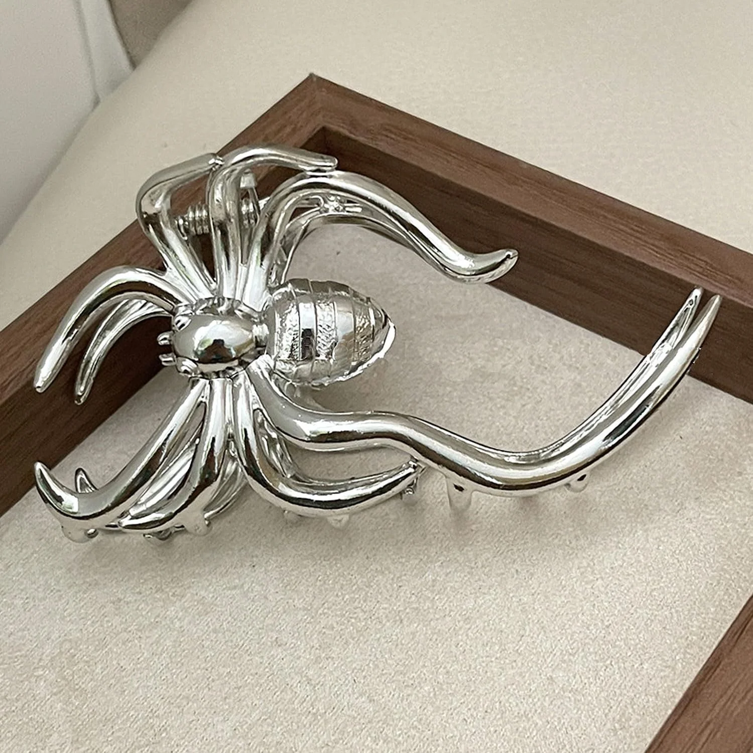 Bite n Shine! Spider Claw Clip - Image 2