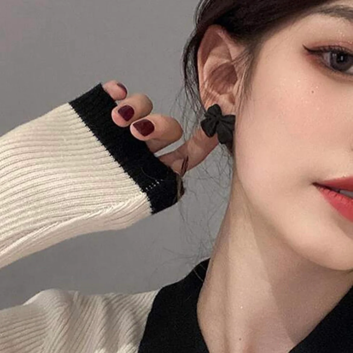 Black Bow Korean Earrings - Image 2
