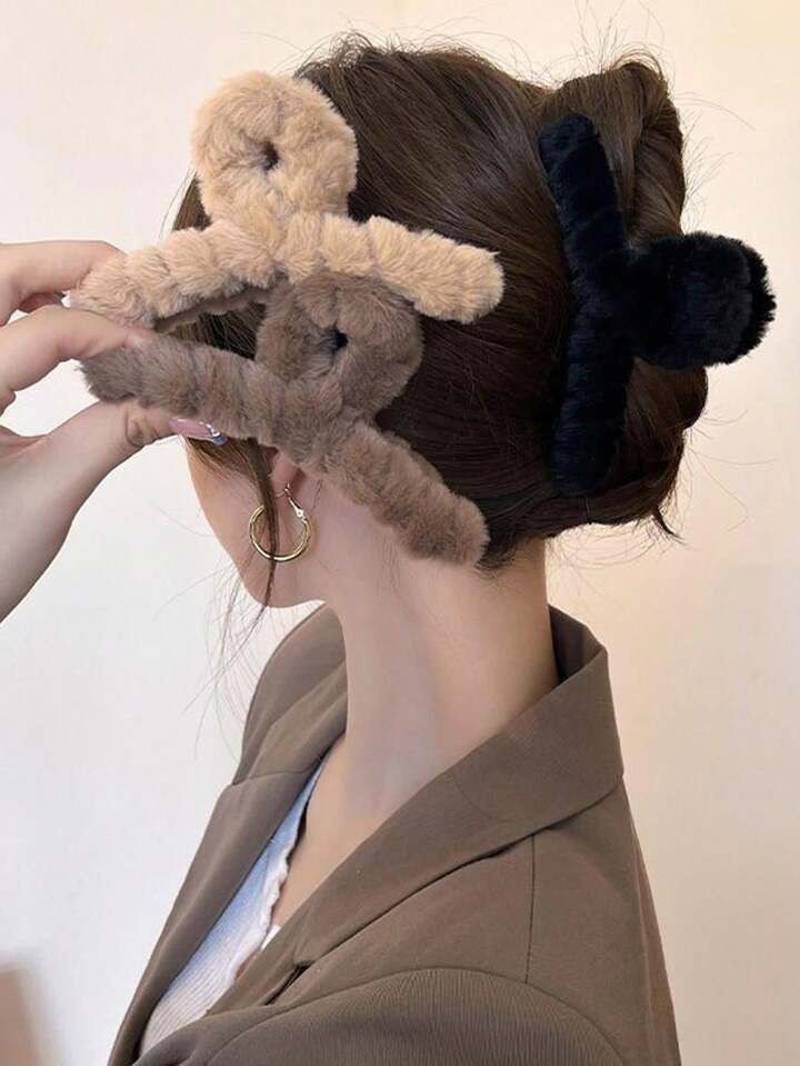Black Fur Claw Clutcher - Image 2