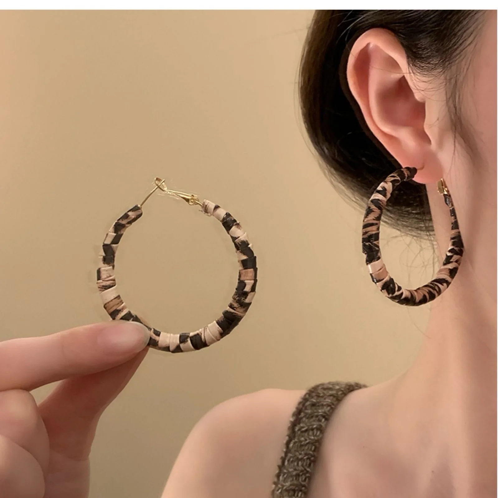 Black Noise earrings - Image 2
