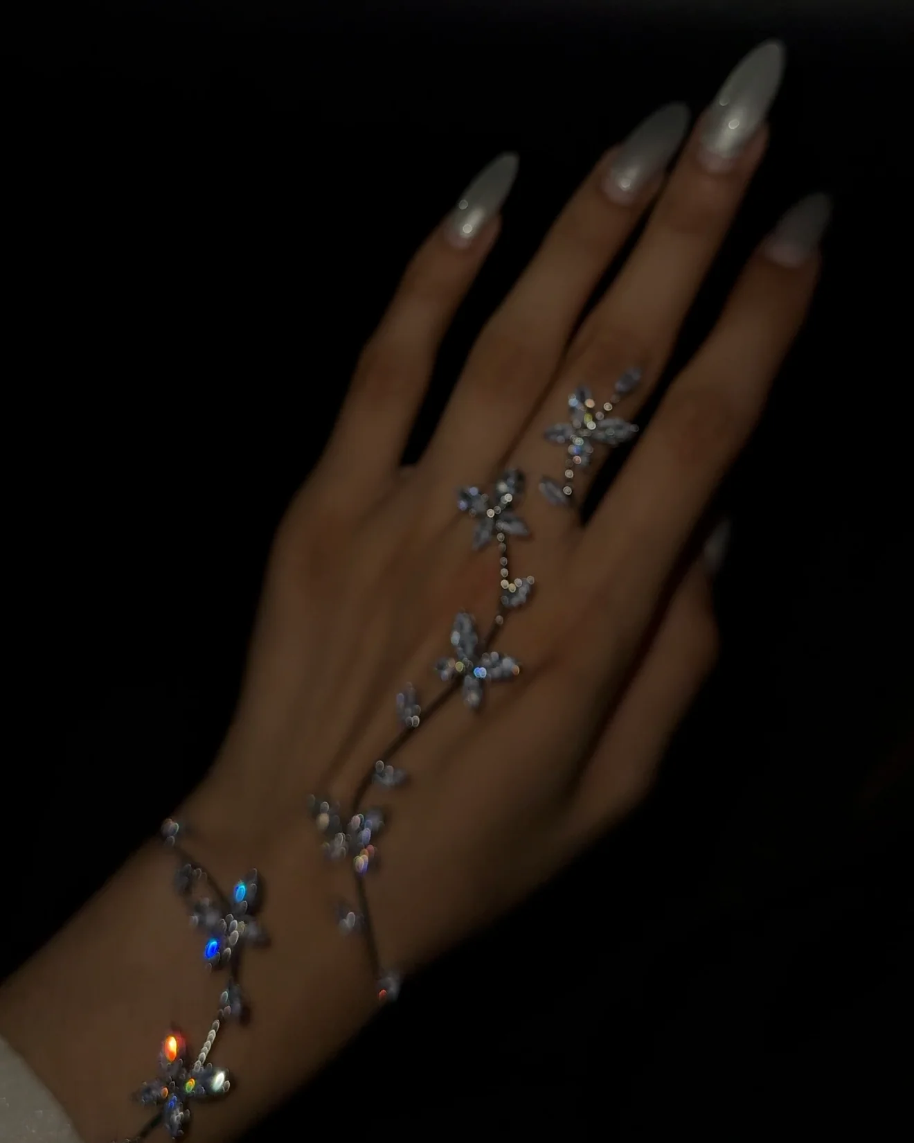 Blossom Glow hand jewellery - Image 2