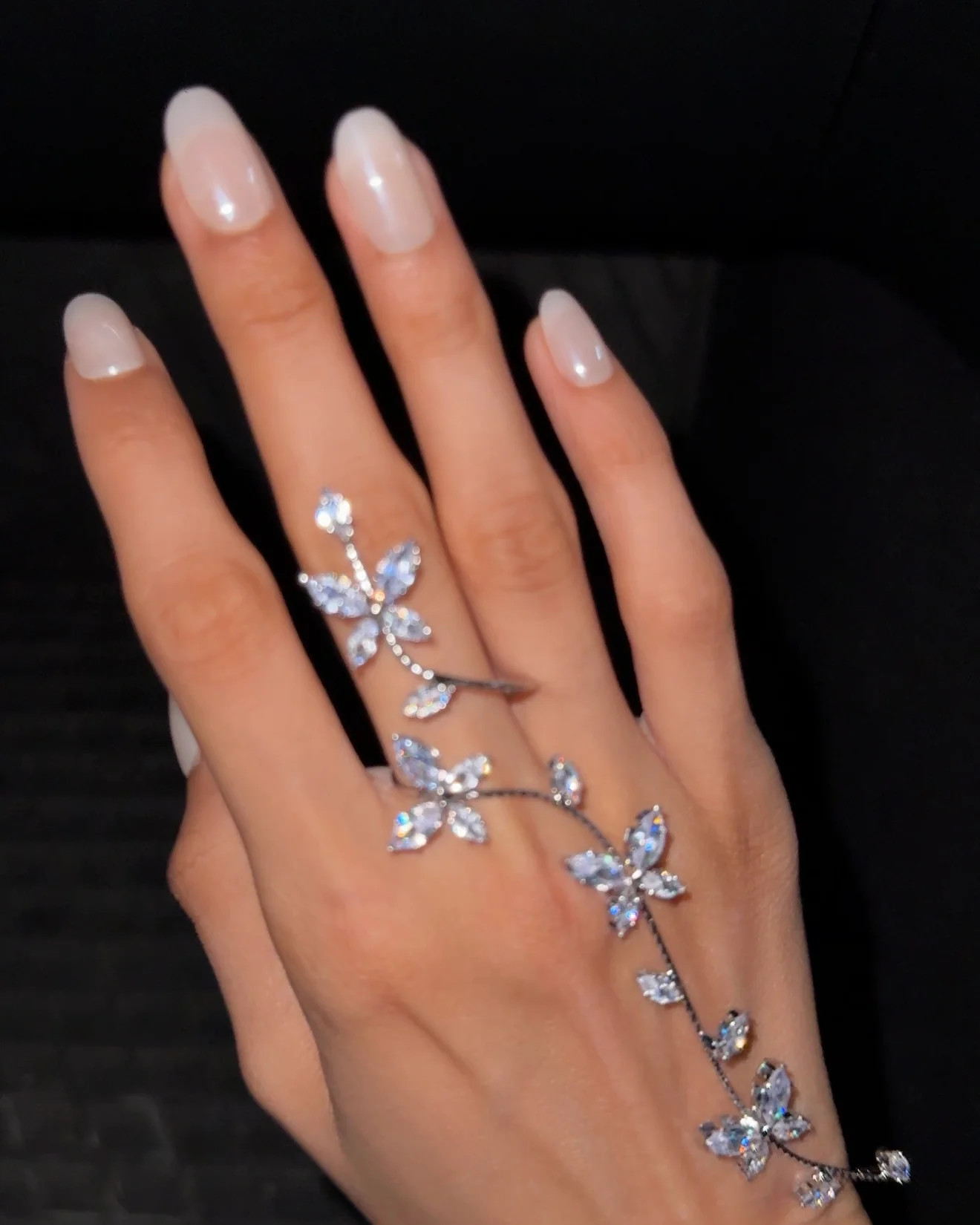 Blossom Glow hand jewellery - Image 4