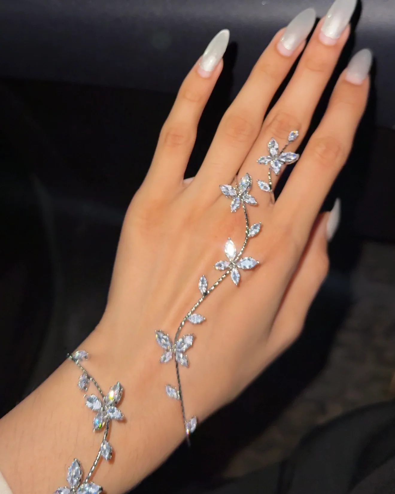 Blossom Glow hand jewellery - Image 6