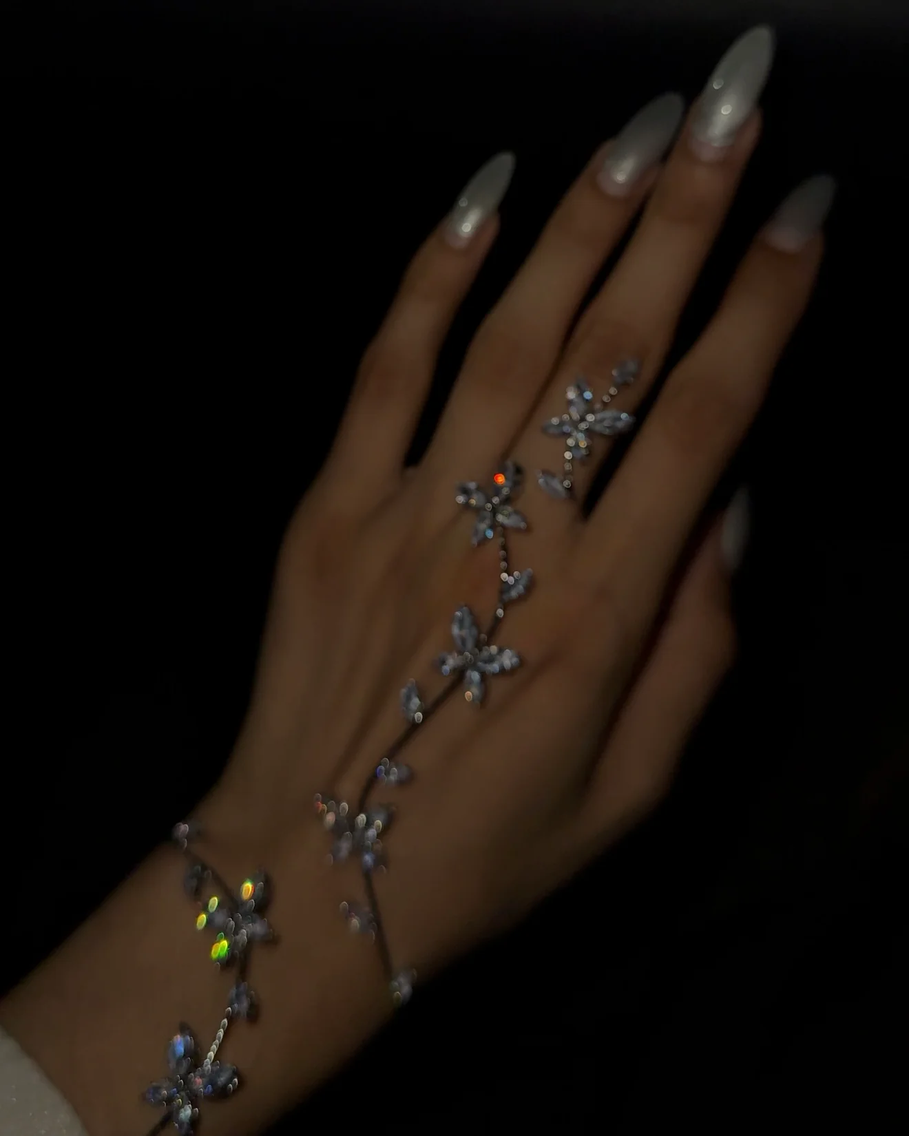 Blossom Glow hand jewellery - Image 7