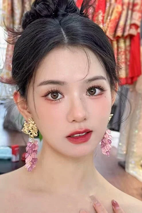 Blushing Duchess Earrings - Image 3