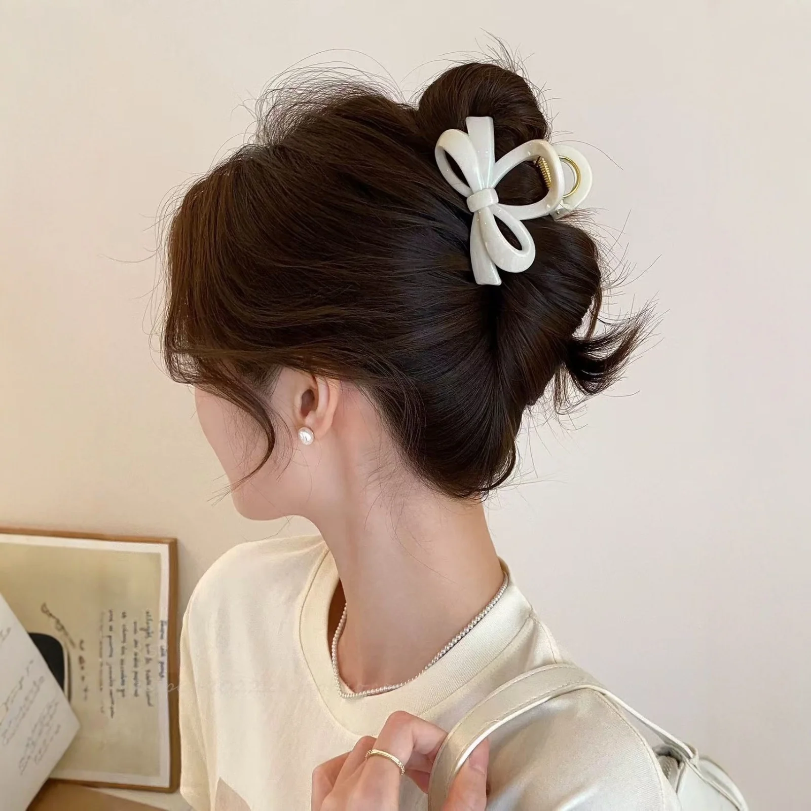Blushing in Bows Claw Clip - Image 4