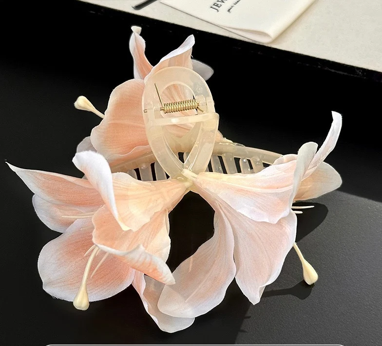 Blushing Lillies Hair Claw - Image 3