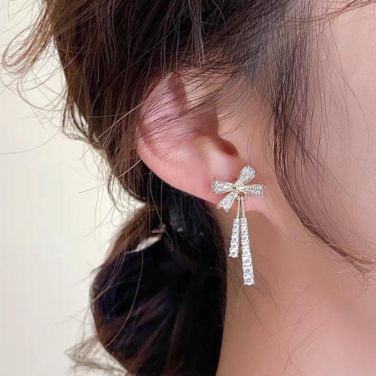 Bow dandling Earrings - Image 2