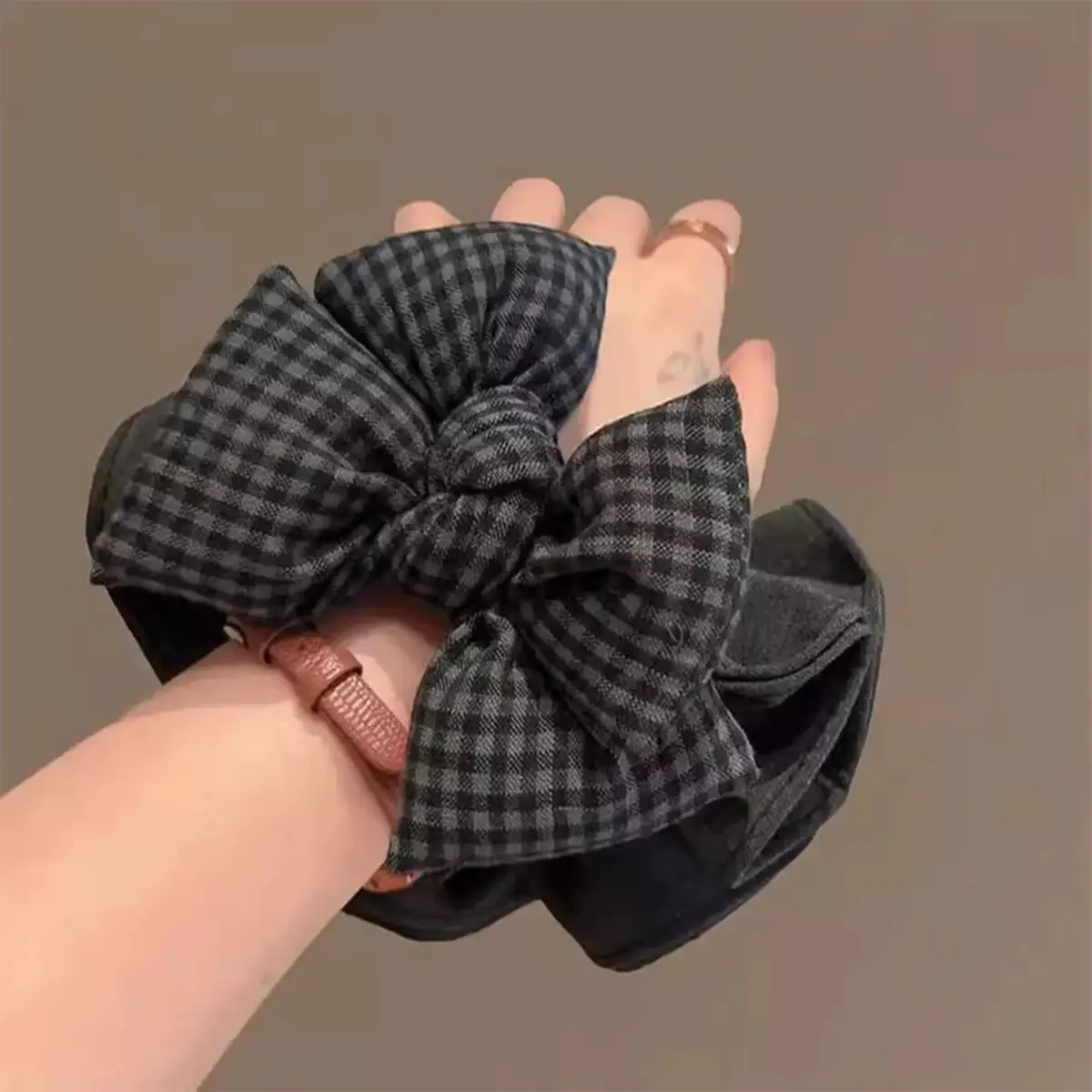 Bow me later! Scrunchie - Image 3