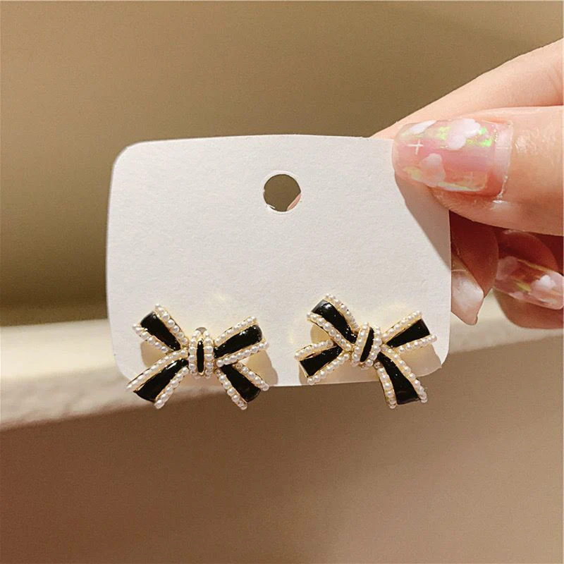 Bow of the Night earrings - Image 2