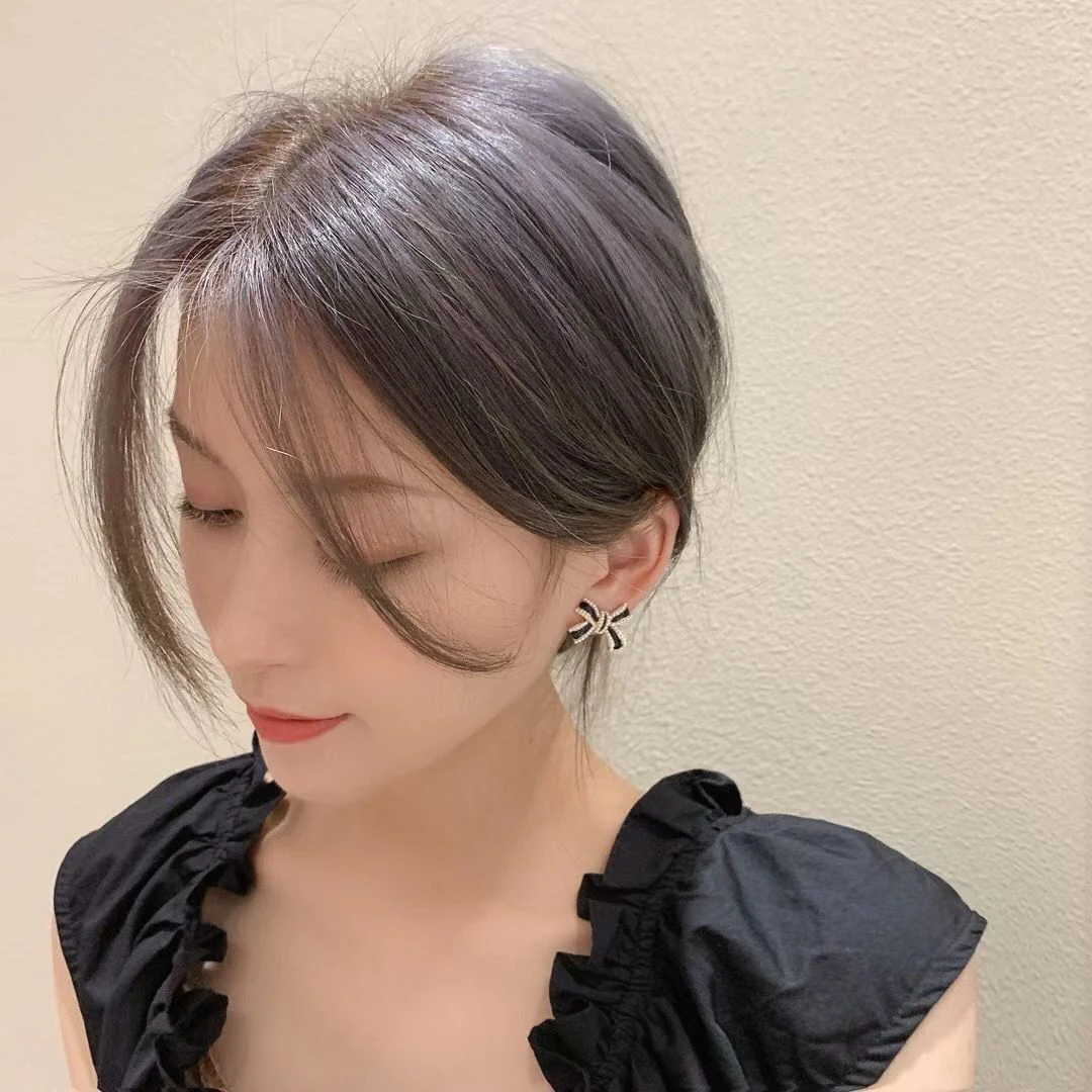 Bow of the Night earrings - Image 5