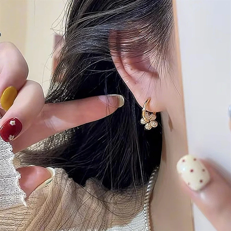 Brunch Date Flower Earrings - Image 4