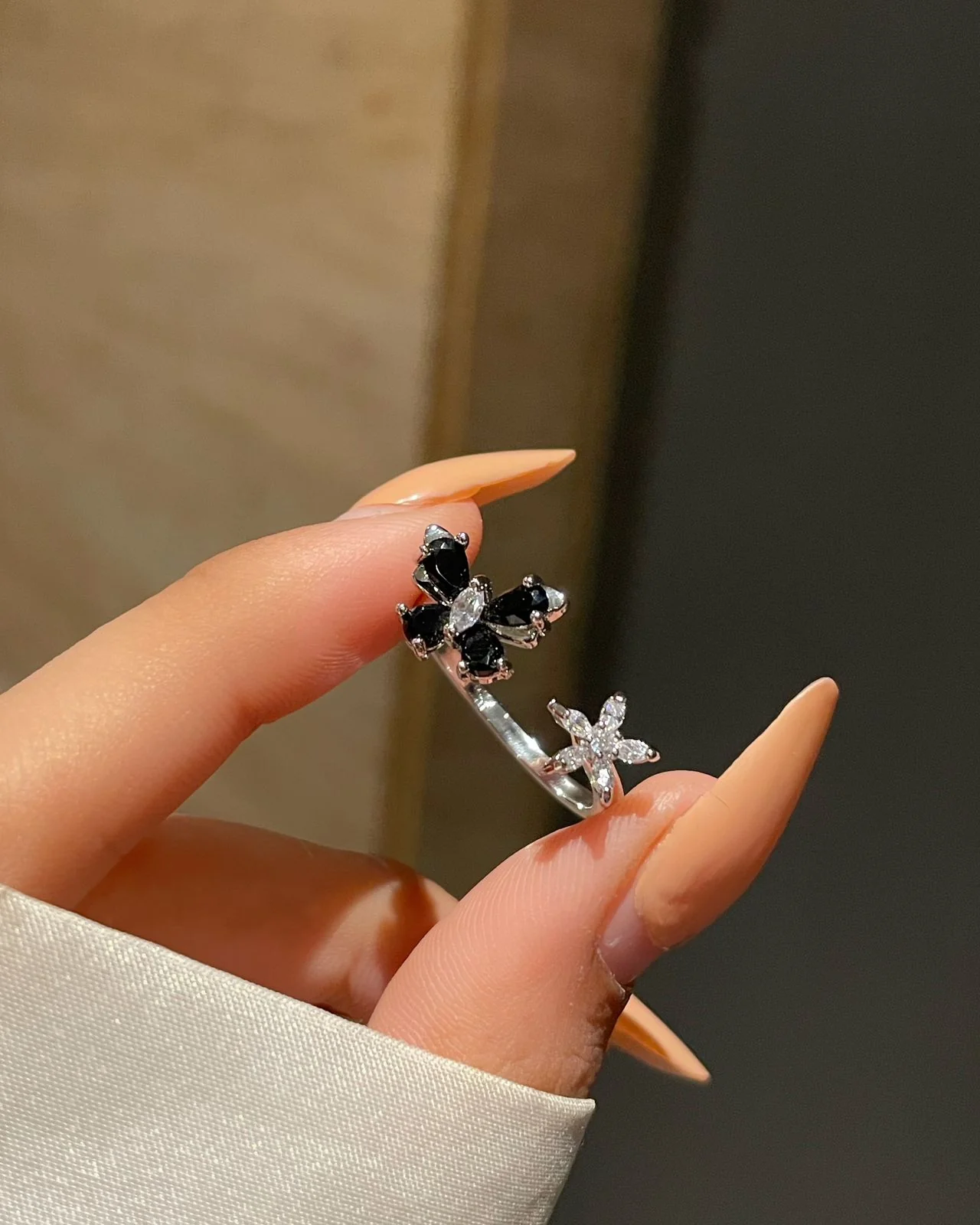 Butterfly Flower Ring- black - Image 3