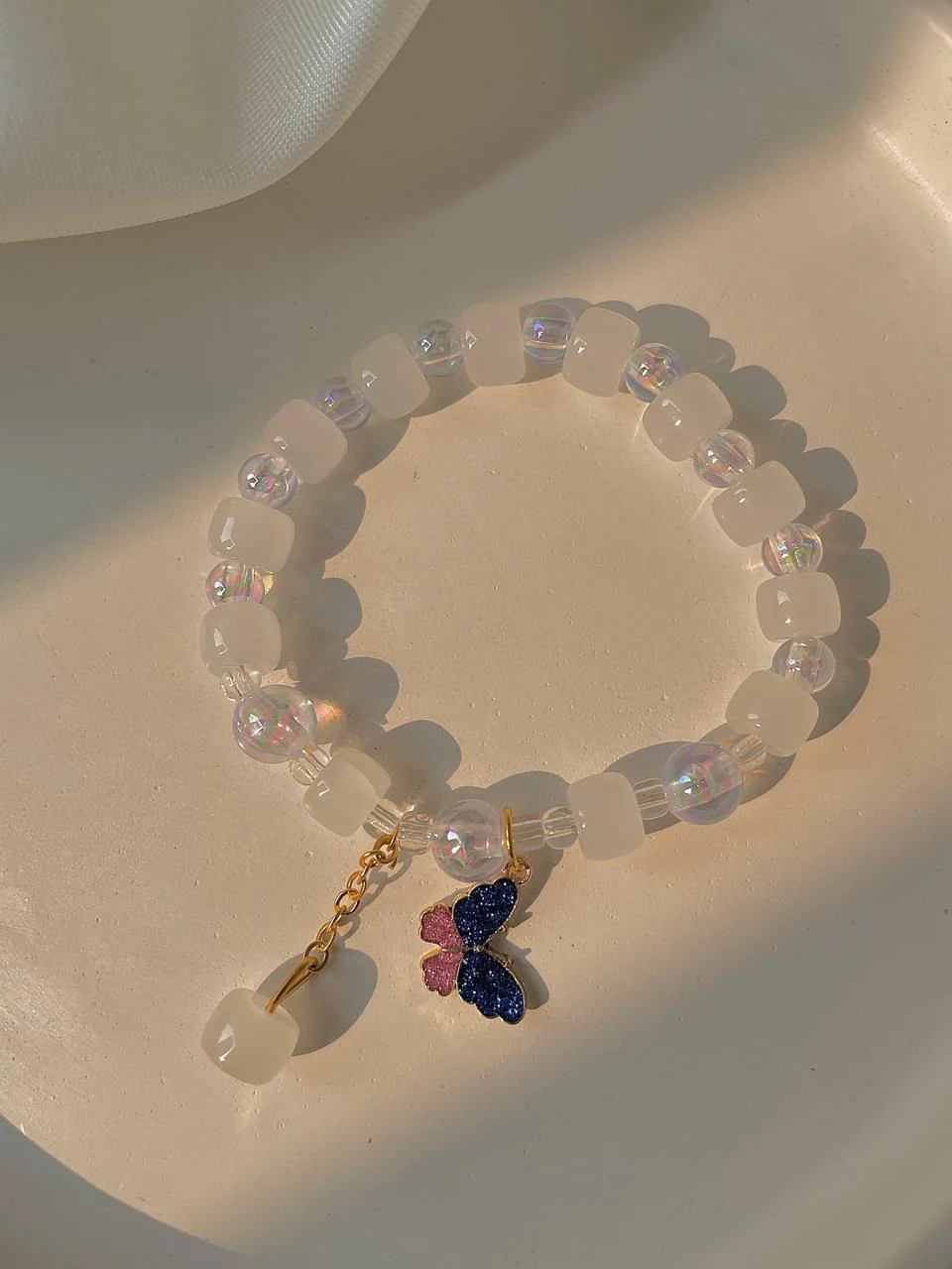 Butterfly in the paradise bracelet- white - Image 2