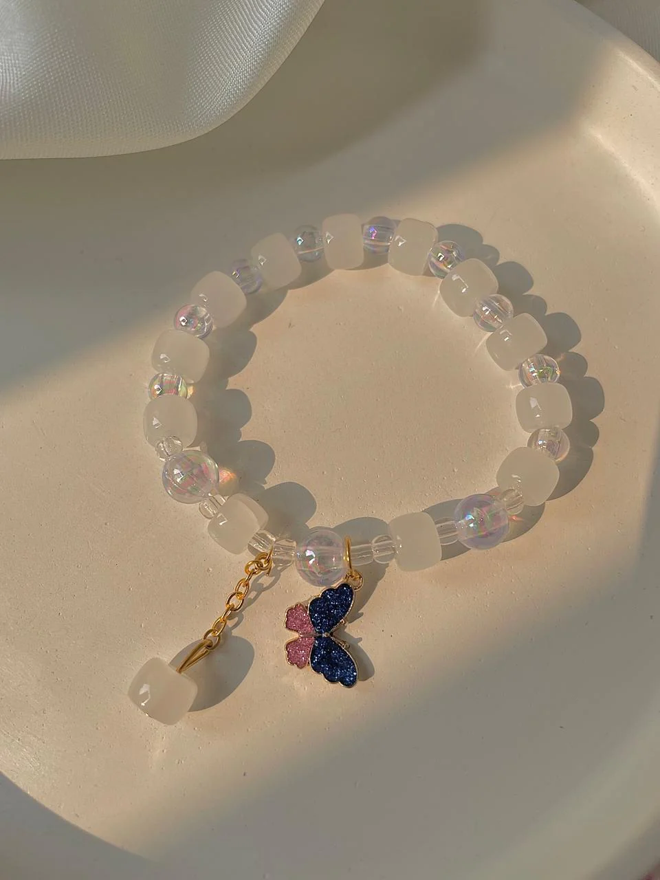 Butterfly in the paradise bracelet- white - Image 3