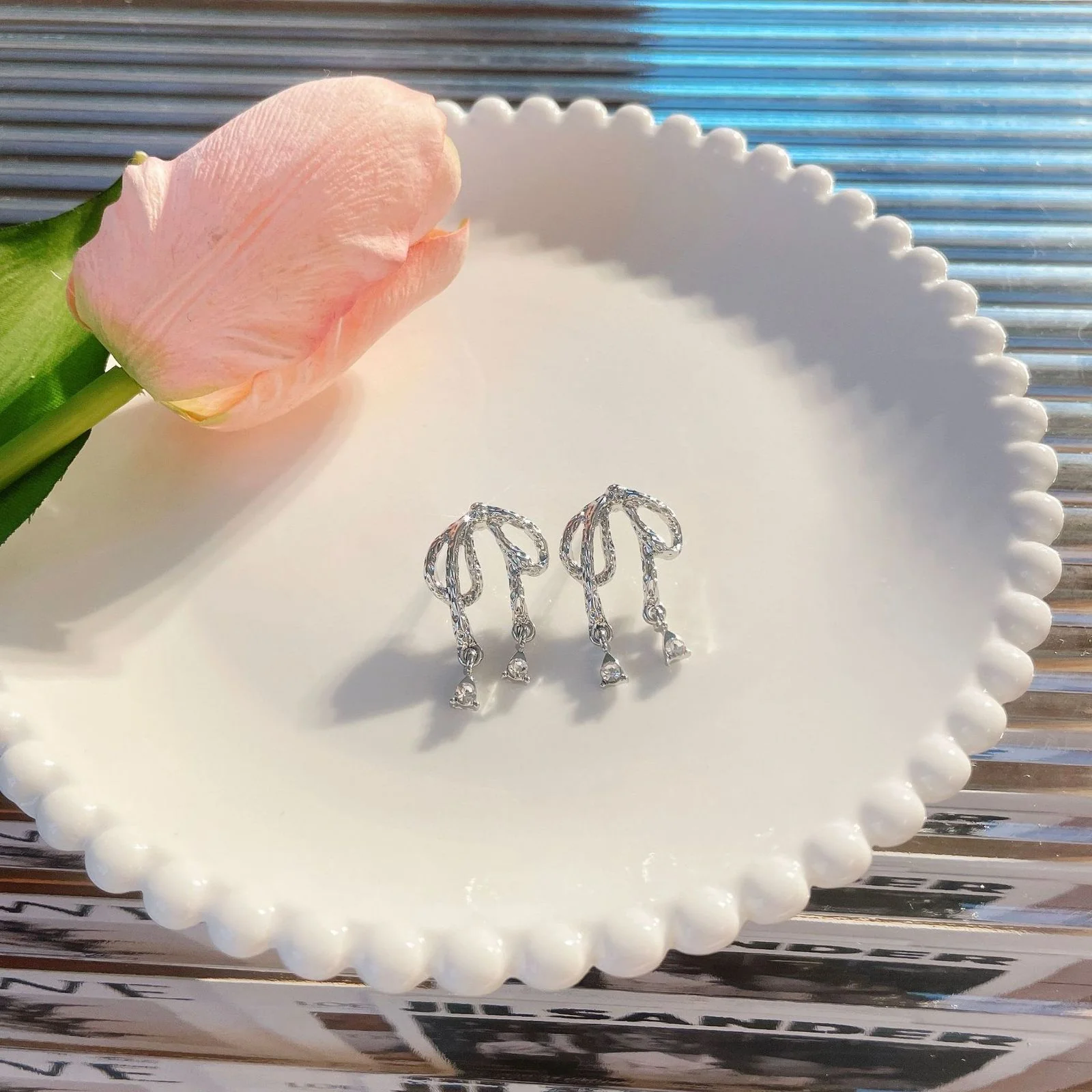Call me Bow Earrings - Image 2