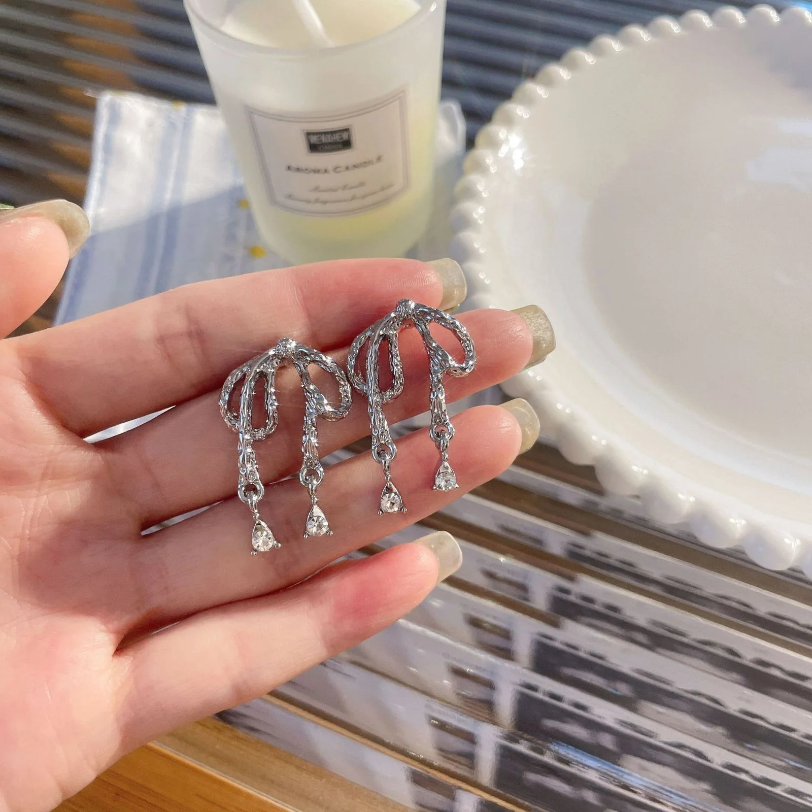 Call me Bow Earrings - Image 5