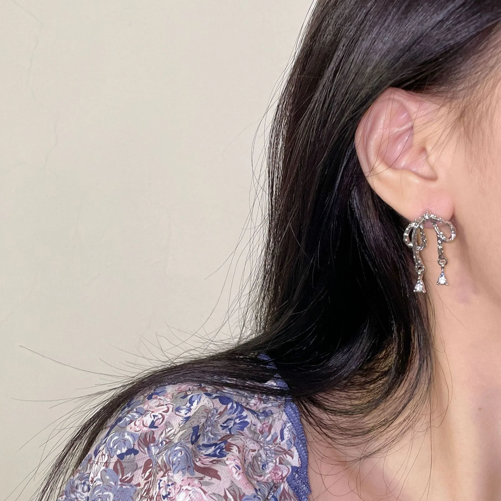 Call me Bow Earrings - Image 6