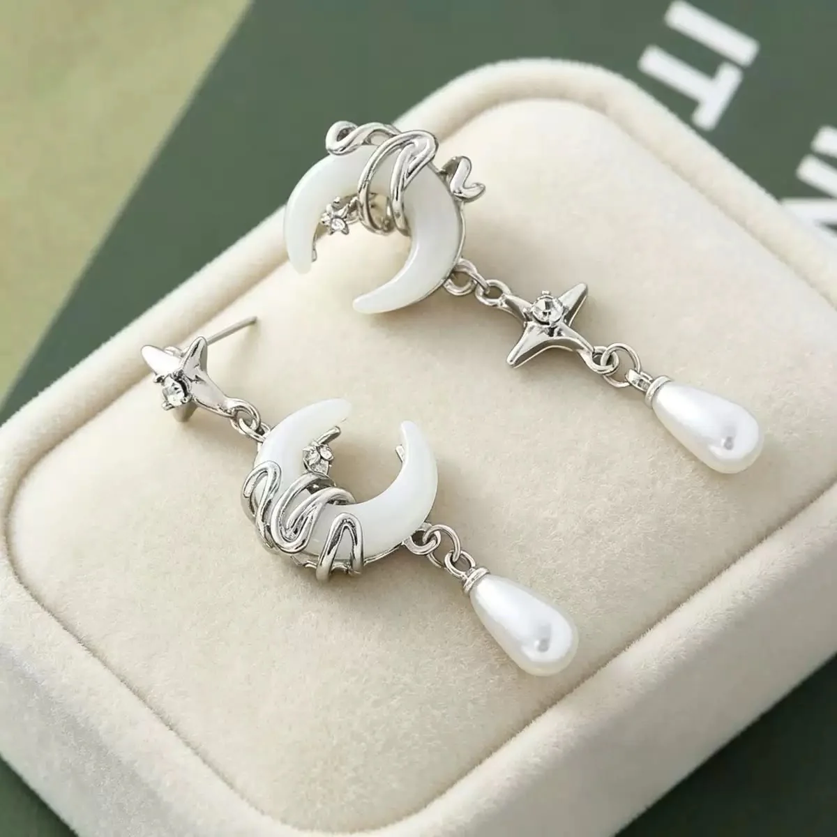 Celestial Dreamer Pearl earrings *