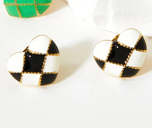 Checkmate! Heart Earrings - Image 2