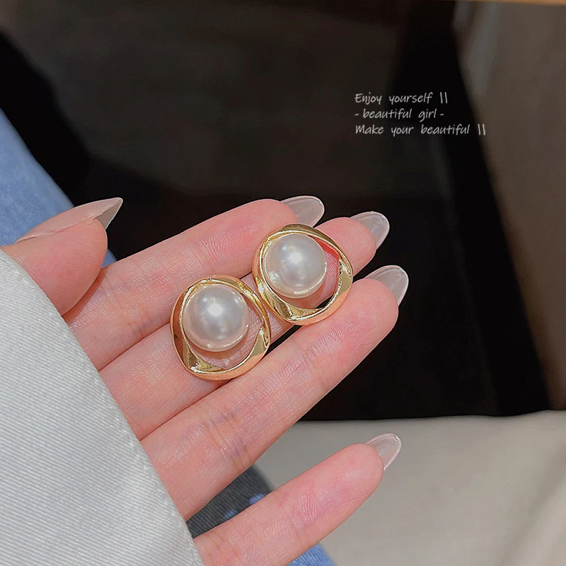 Chic Pearl Statement Earrings - Image 3