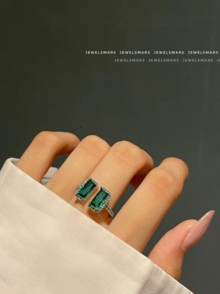 Classic Love Ring - green - Image 3