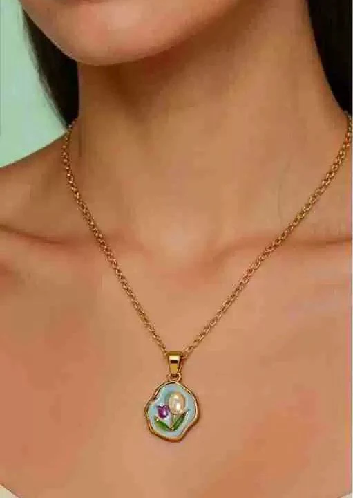 Classique Tulip Necklace