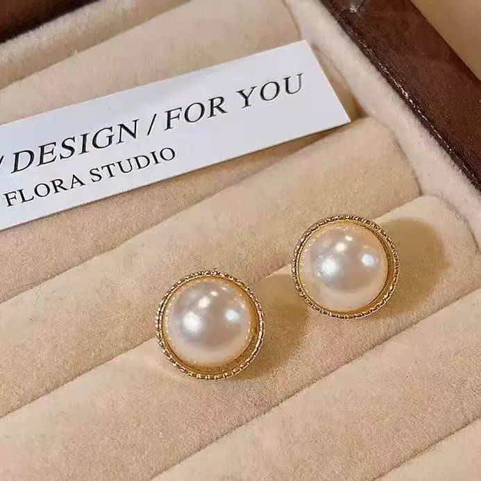 Classy-Core Pearl Stud Earrings - Image 3