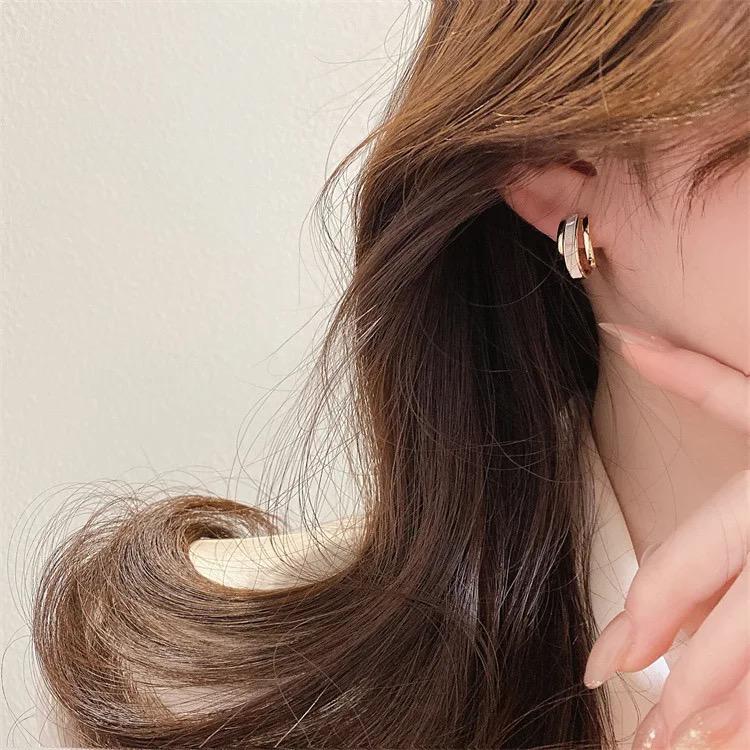 Classy Hoop Earrings - Image 2