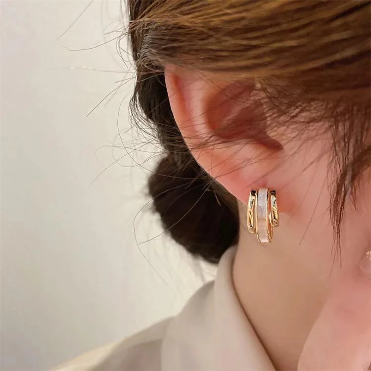Classy Hoop Earrings - Image 4