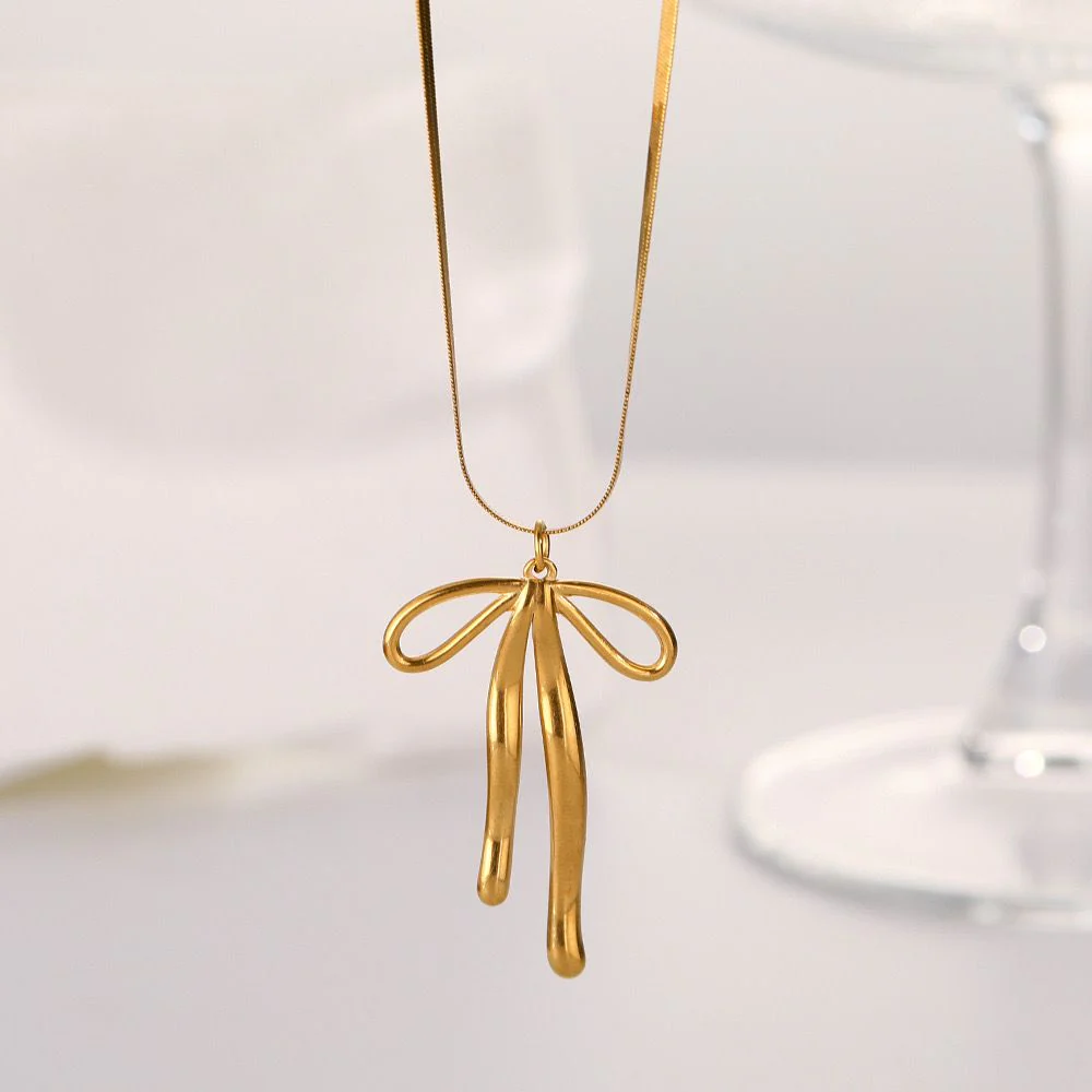 Coquetting Gold Necklace - Image 2