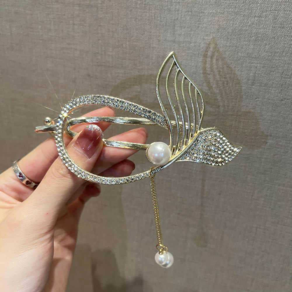 Coral Reef Pearl Hair Clip - Image 3