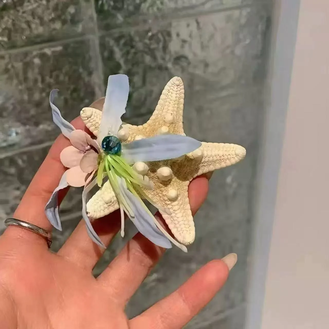 Coraline Starfiah Floral Hair Clip - Image 2