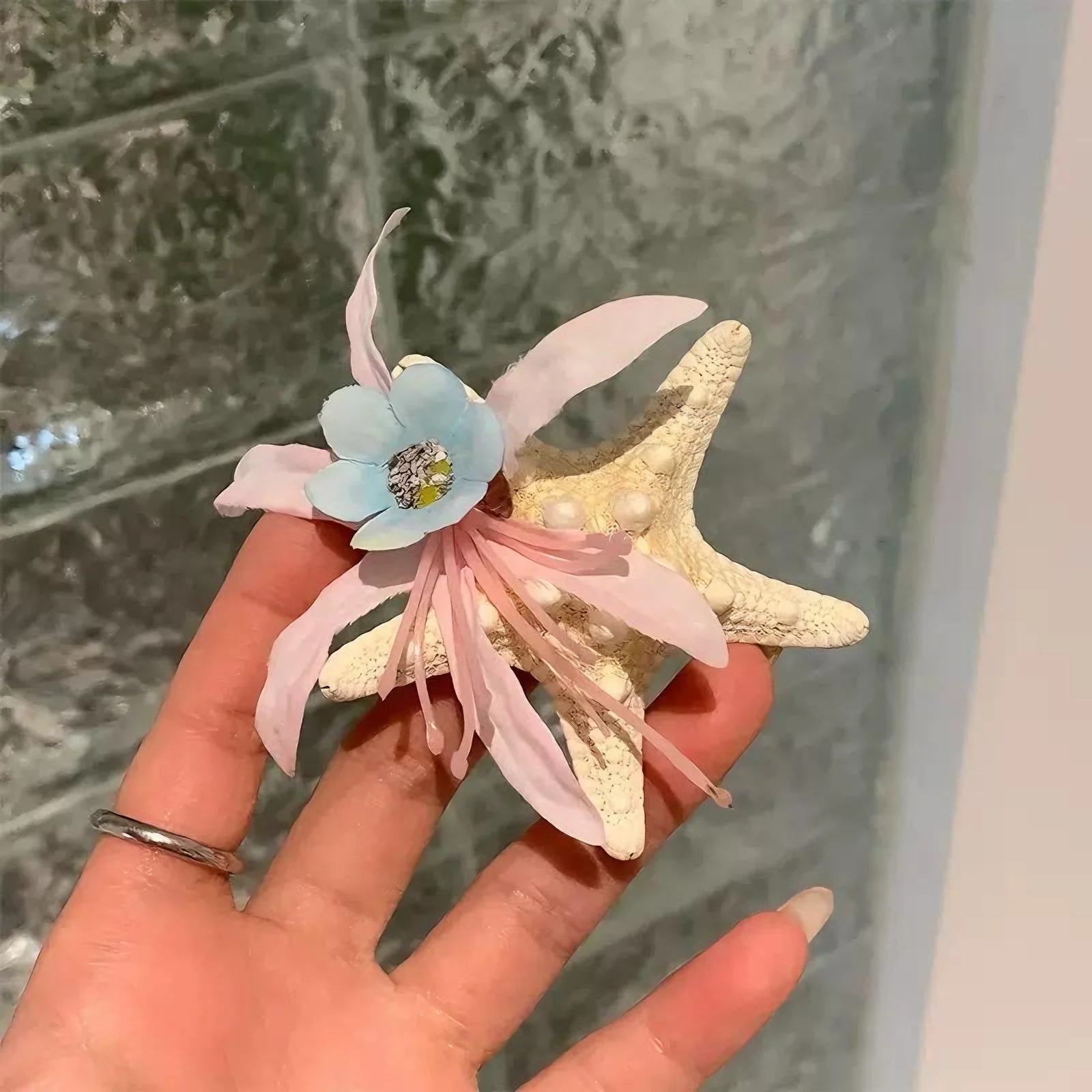 Coraline Starfiah Floral Hair Clip - Image 5