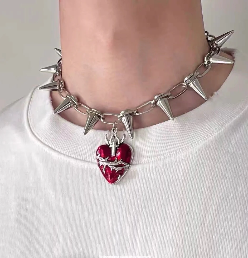 Crimson Thorns Heart Necklace - Image 3