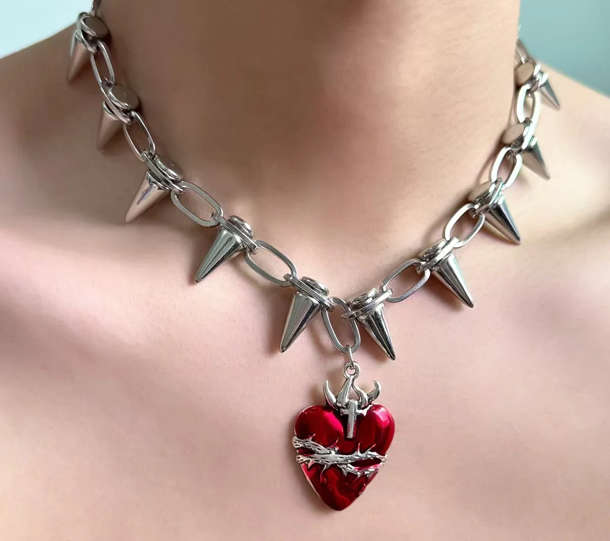 Crimson Thorns Heart Necklace - Image 4